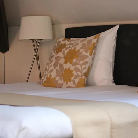 Hof 's Gravenmoer 3*