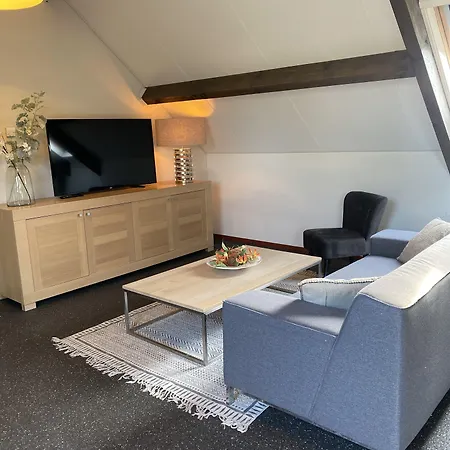 Hof 's Gravenmoer 3*
