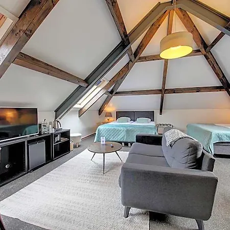 Hof 's Gravenmoer 3*