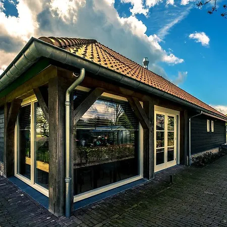 Hof 's Gravenmoer 3*