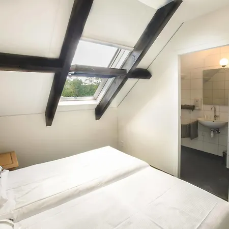 Hof 's Gravenmoer 3*