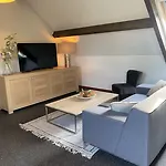 Hof 's Gravenmoer 3*
