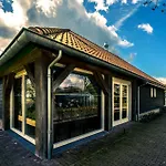Hof 's Gravenmoer 3*