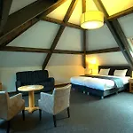Hof 's Gravenmoer 3*