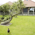 Hof 's Gravenmoer מלון